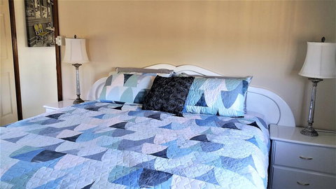 Must Love Dogs B&B & Self Contained Cottage - Mackay Tourism 1