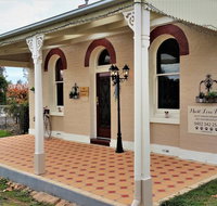 Must Love Dogs BB  Self Contained Cottage - Mackay Tourism
