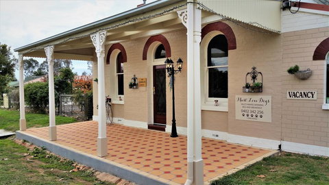 Must Love Dogs B&B & Self Contained Cottage - Mackay Tourism 0