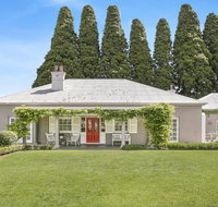 Nattai Lodge - house  cottage in beautiful garden - Mackay Tourism