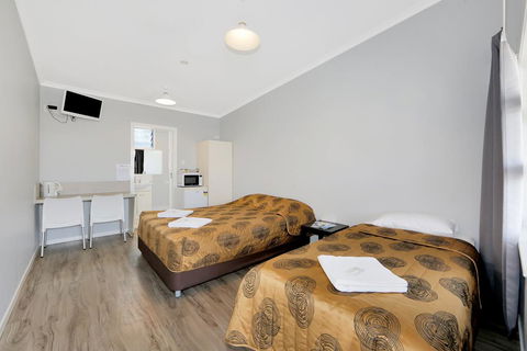 Ned Kelly's Motel - Mackay Tourism 1