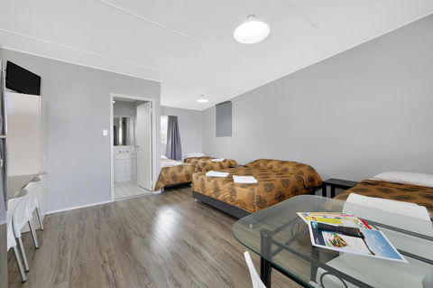 Ned Kelly's Motel - Mackay Tourism 3