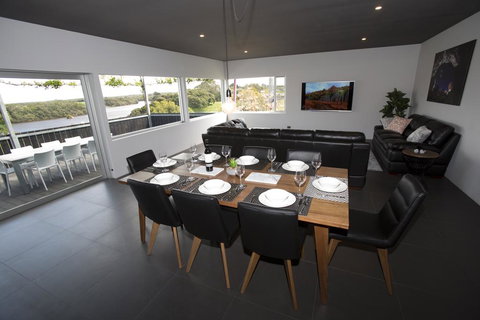 Nelson Victoria Luxury Holiday Accommodation - Mackay Tourism 0