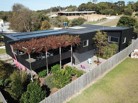 Nelson Victoria Luxury Holiday Accommodation - Mackay Tourism 1