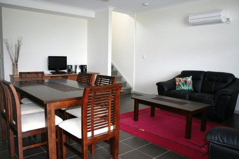 Cosy Corner Sea View Apartments - Mackay Tourism 6