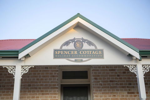 Spencer Cottage - Mackay Tourism 0