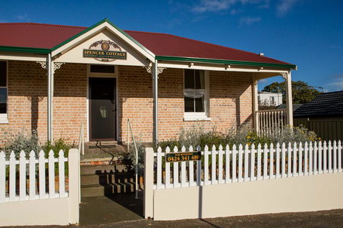 Spencer Cottage - Mackay Tourism 10
