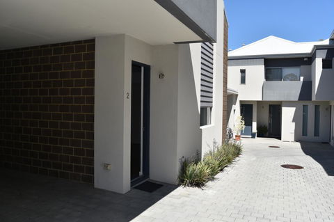 Central Executive Townhouse - Mackay Tourism 5