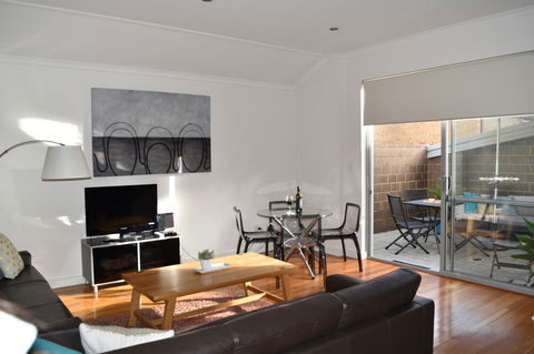 Central Executive Townhouse - Mackay Tourism 1