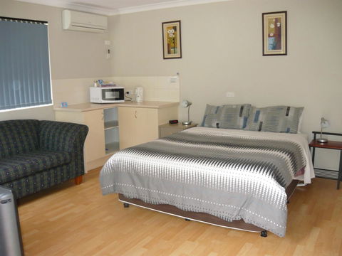 Albany Apartments - Mackay Tourism 0