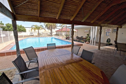 Bunbury Motel And Apartments - Mackay Tourism 4