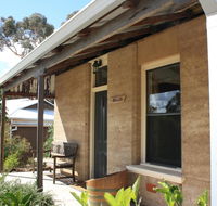 Hotham Ridge Winery and Cottages - Mackay Tourism