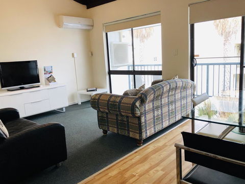 Seashore Memories - Sleeps 3 - Mackay Tourism 3