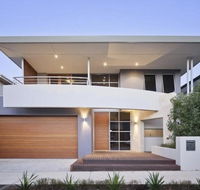 Adele's luxury South Beach apartment with King bed - Mackay Tourism