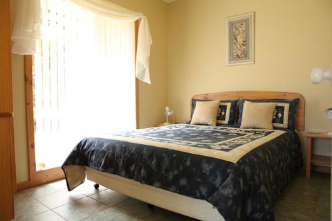 Riverside Retreat Chalets, Walpole - Mackay Tourism 7