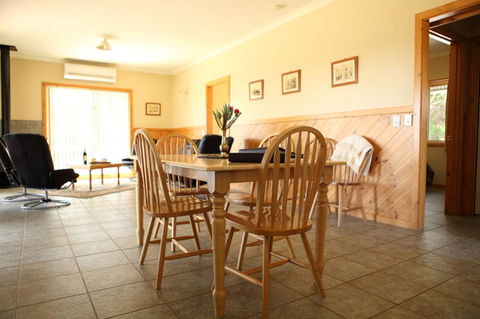 Riverside Retreat Chalets, Walpole - Mackay Tourism 10