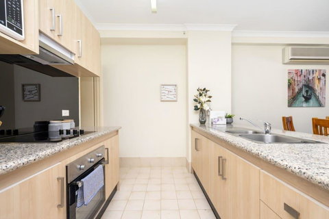 Oversized Eastend Sleeps 6 Free PARKING+POOL WIFI - Mackay Tourism 35
