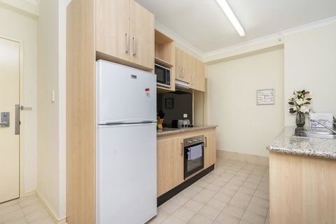 Oversized Eastend Sleeps 6 Free PARKING+POOL WIFI - Mackay Tourism 17