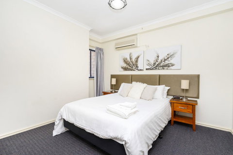 Oversized Eastend Sleeps 6 Free PARKING+POOL WIFI - Mackay Tourism 11
