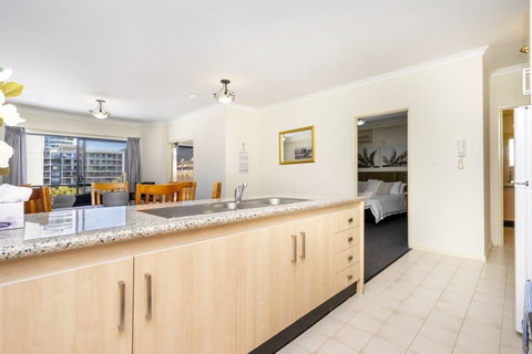 Oversized Eastend Sleeps 6 Free PARKING+POOL WIFI - Mackay Tourism 39