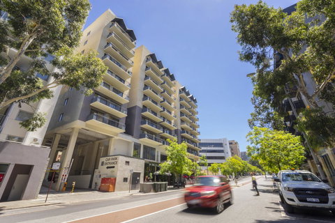 Oversized Eastend Sleeps 6 Free PARKING+POOL WIFI - Mackay Tourism 24