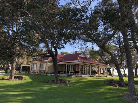 Caves Road Guest Houses - Mackay Tourism 19
