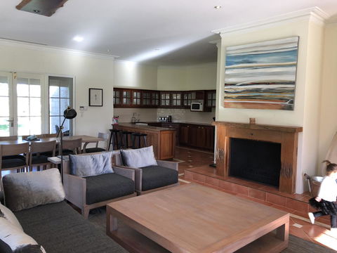 Caves Road Guest Houses - Mackay Tourism 23