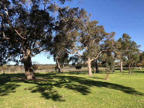 Caves Road Guest Houses - Mackay Tourism 2