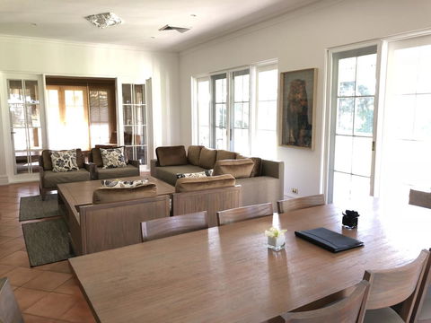 Caves Road Guest Houses - Mackay Tourism 16