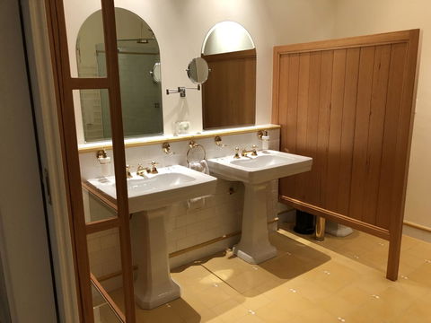 Caves Road Guest Houses - Mackay Tourism 5