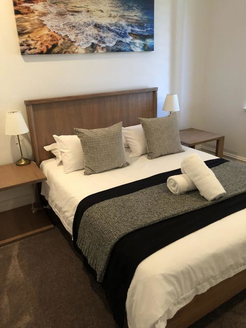 Caves Road Guest Houses - Mackay Tourism 7