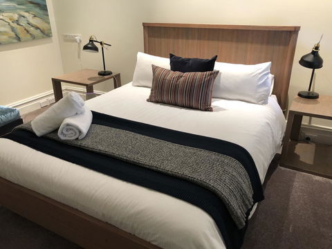 Caves Road Guest Houses - Mackay Tourism 6