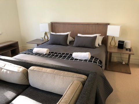 Caves Road Guest Houses - Mackay Tourism 10