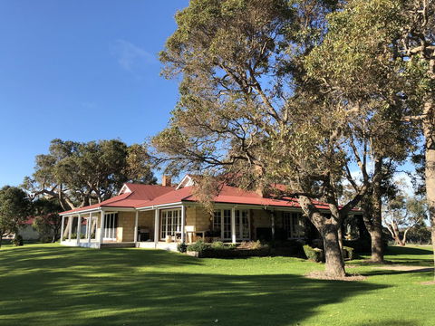 Caves Road Guest Houses - Mackay Tourism 4