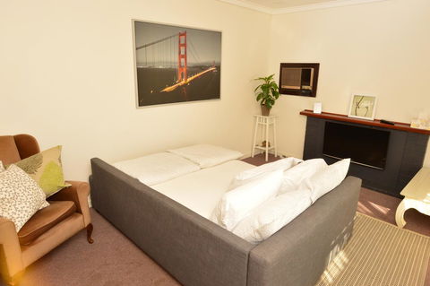 Midgard Cottage - Great Location & Close To Airport - Mackay Tourism 11