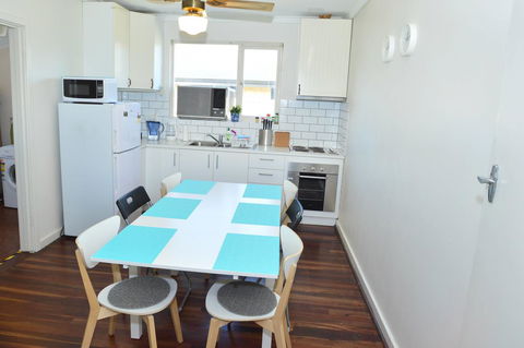 Midgard Cottage - Great Location & Close To Airport - Mackay Tourism 4