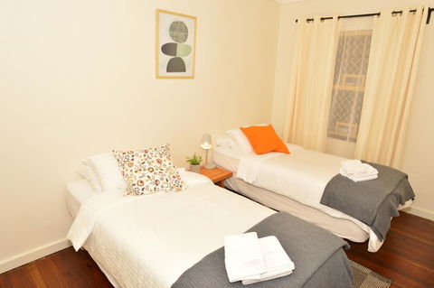 Midgard Cottage - Great Location & Close To Airport - Mackay Tourism 7