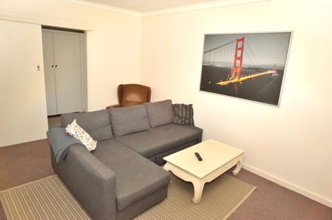 Midgard Cottage - Great Location & Close To Airport - Mackay Tourism 8