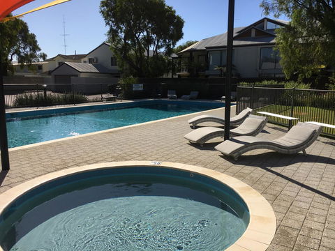 Geographe Bay Apartment - Mackay Tourism 5