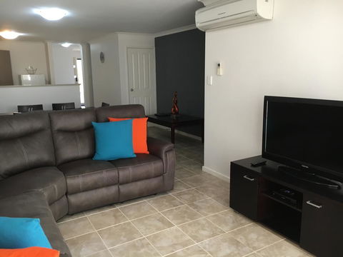 Geographe Bay Apartment - Mackay Tourism 1