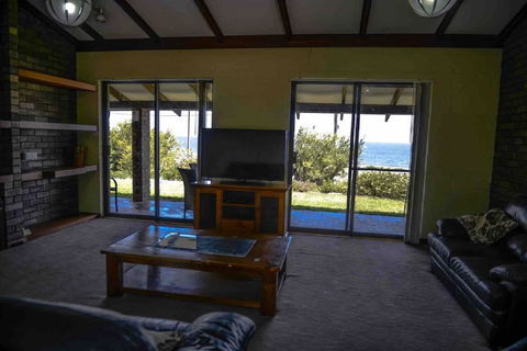 Geraldton Holliday Villas - Mackay Tourism 10