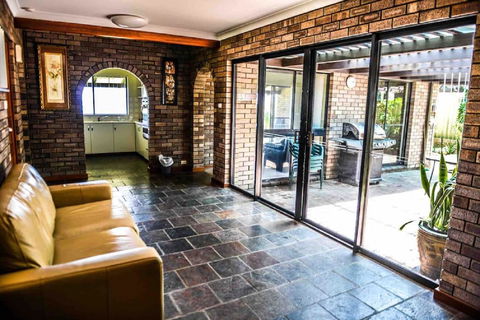 Geraldton Holliday Villas - Mackay Tourism 11