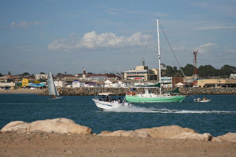 Geraldton Holliday Villas - Mackay Tourism 0