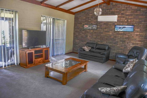 Geraldton Holliday Villas - Mackay Tourism 8