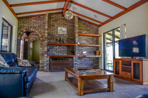 Geraldton Holliday Villas - Mackay Tourism 2