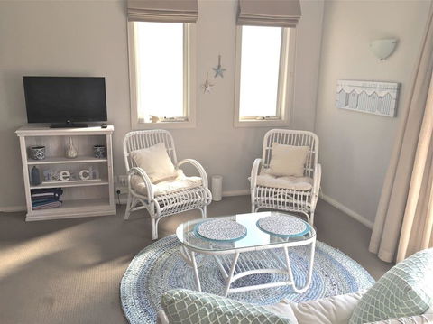 Fremantle Local Beach Studio - Mackay Tourism 6
