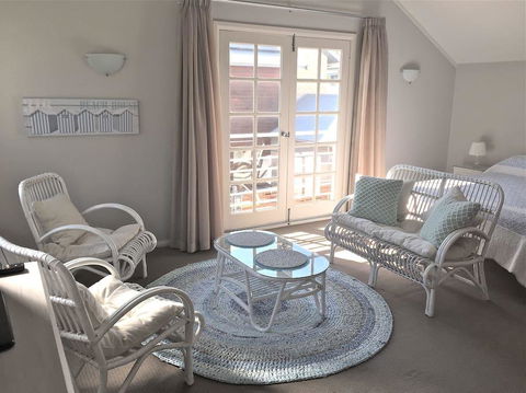 Fremantle Local Beach Studio - Mackay Tourism 8