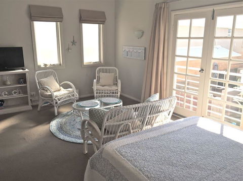 Fremantle Local Beach Studio - Mackay Tourism 3