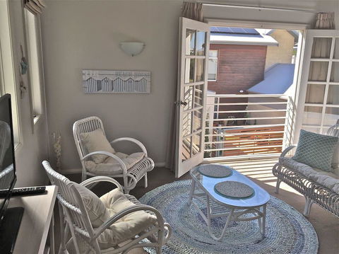 Fremantle Local Beach Studio - Mackay Tourism 0