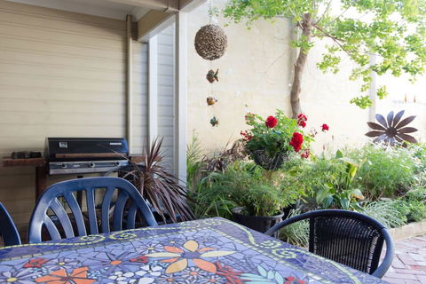 Fremantle Local Beach Studio - Mackay Tourism 9